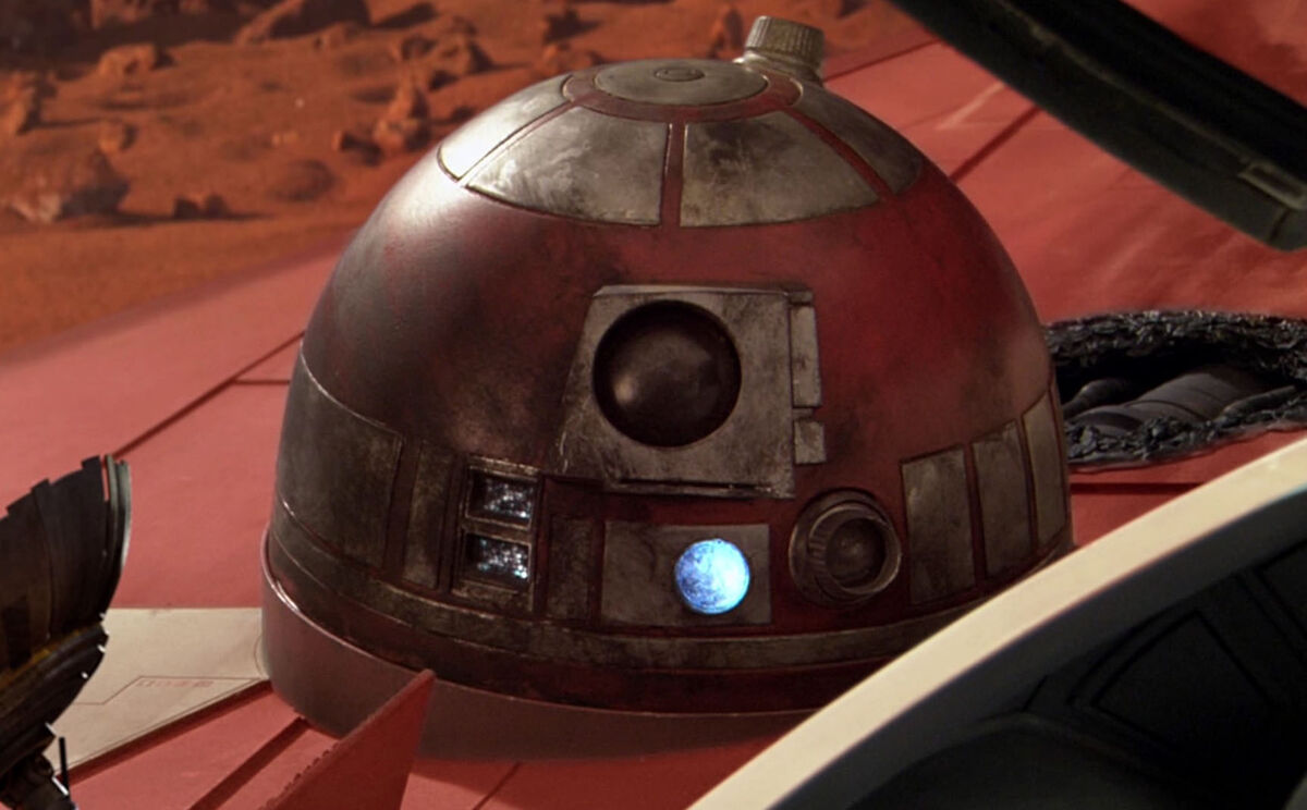 Can someone please tell me how these integrated droid sockets work? The wiki  says the droid is permanently in there with just a head, but R4-P17 is  shown to have legs in