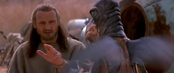 Qui-Gon probeert een Affect Mind uit te voeren bij Watto