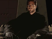 왕좌를 차지하는 황제 카탄.