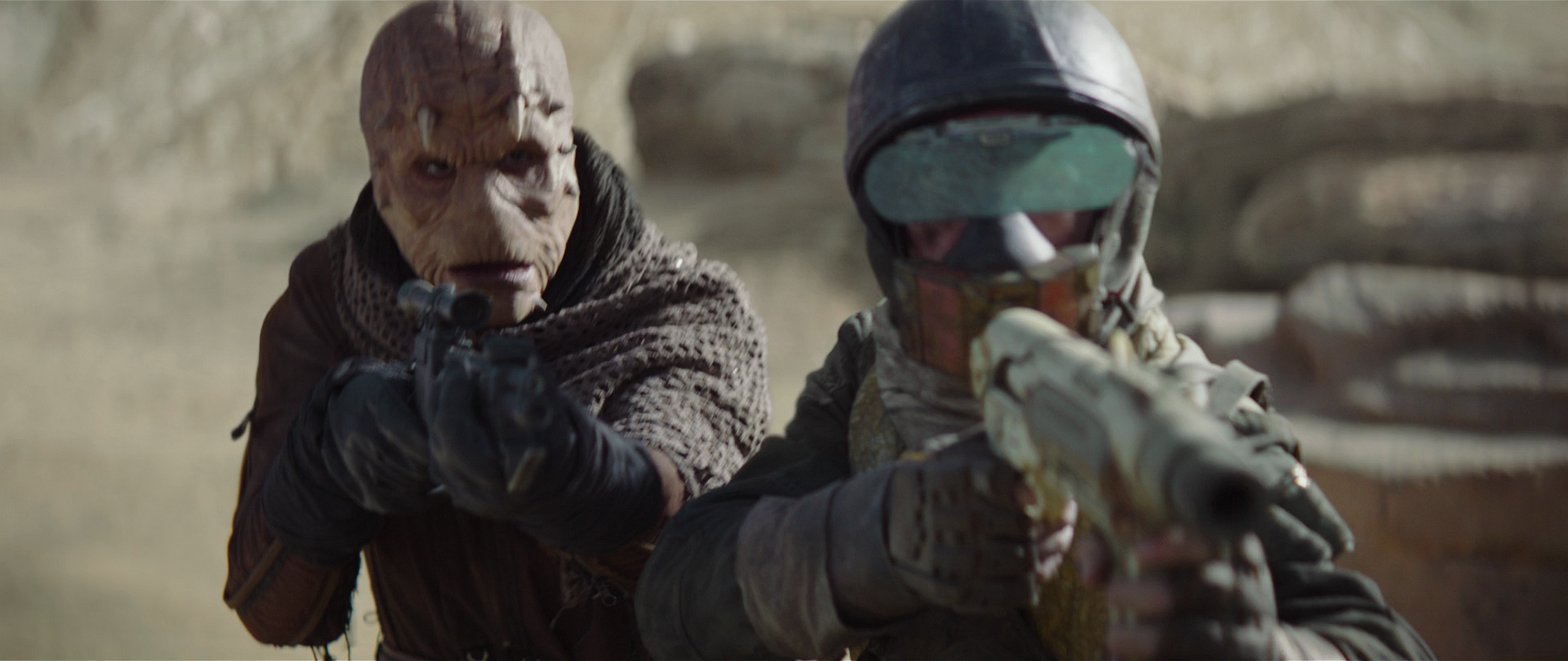 The Nikto bounty hunter utilized a blaster rifle against Din Djarin.