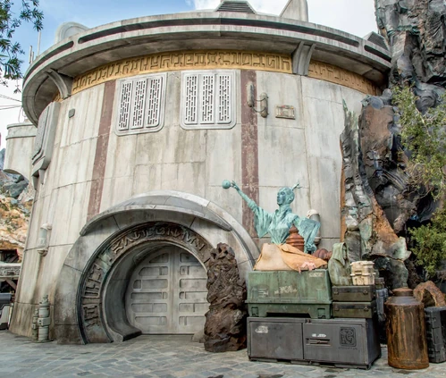 Dok-Ondar's Den of Antiquities | Wookieepedia | Fandom