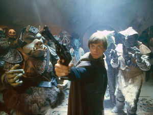 Luke Skywalker aims Nizuc Bek's DL-18 at Jabba the Hutt.