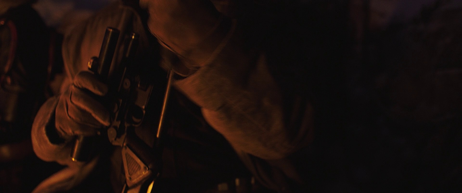 Beckett converting his DL-44 rifle into a pistol before giving it to Solo.