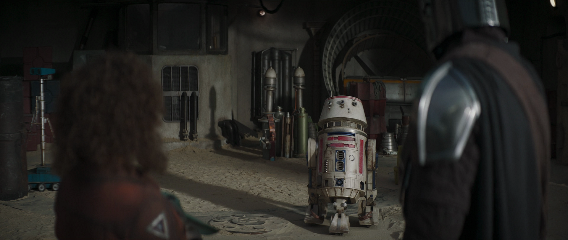 R5-D4 came into the service of Peli Motto.