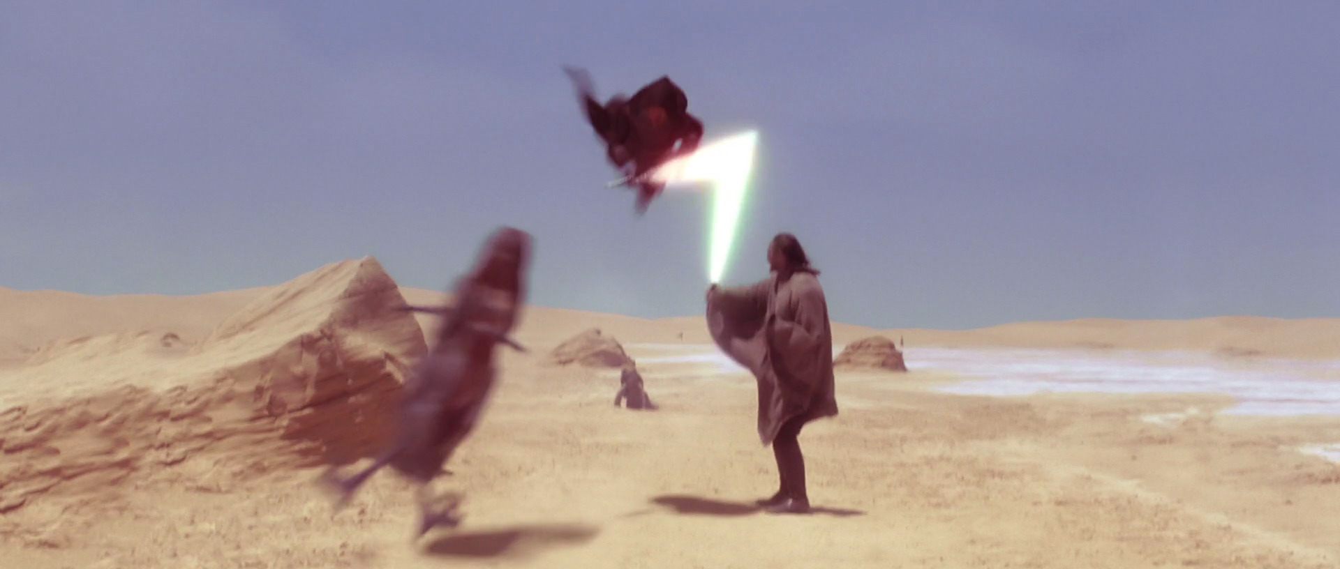 Maul dismounted Bloodfin—using its "wait-mode"—when he attacked the Jedi Qui-Gon Jinn during his pursuit of Queen Amidala.