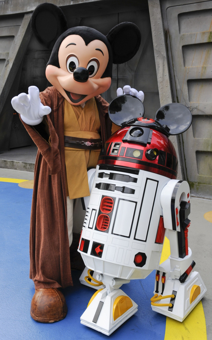 Jedi Mickey and R2-MK at Star Wars Weekends