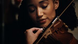 AmandlaStenbergViolin