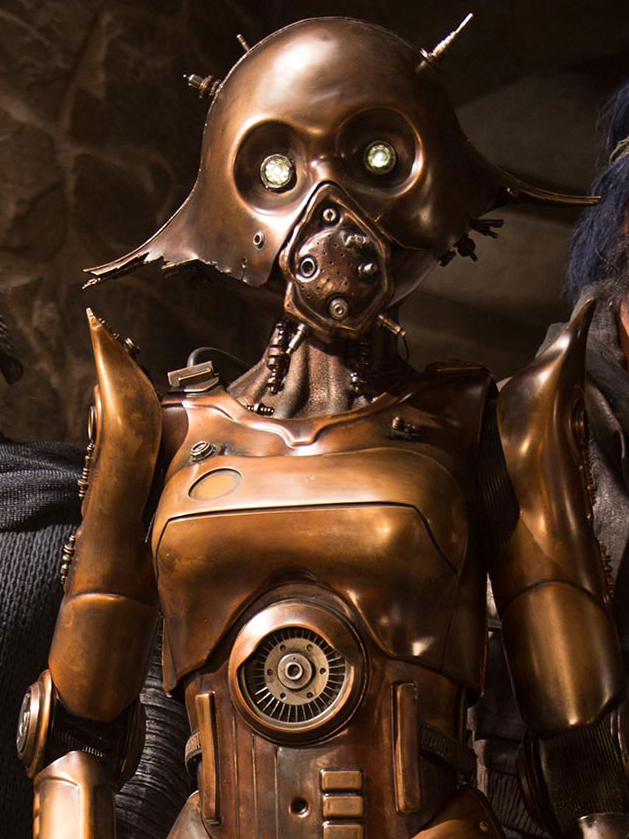 Emmie in Maz Kanata's castle on Takodana