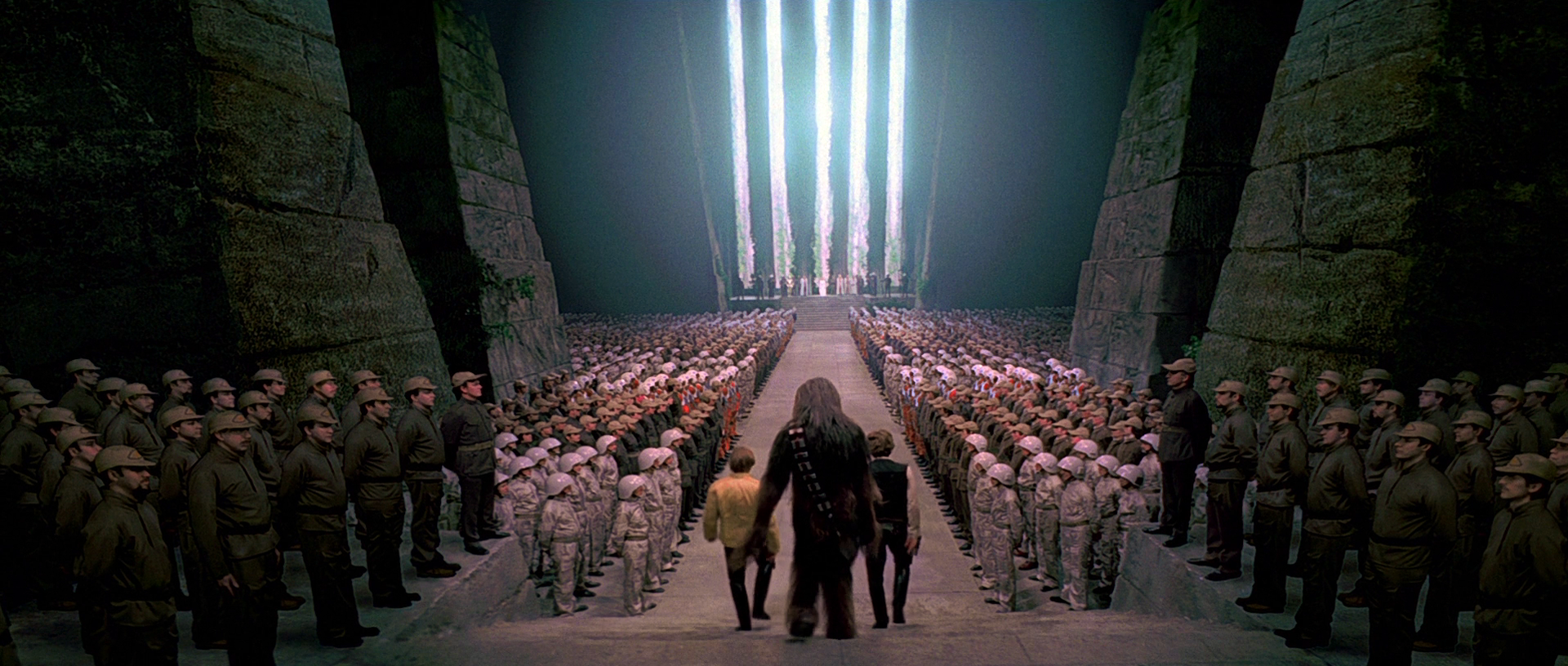 The heroes of Yavin enter the throne room.