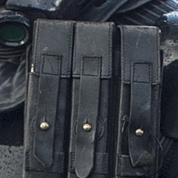 IM-40 three-slot ammunition and tool pouch