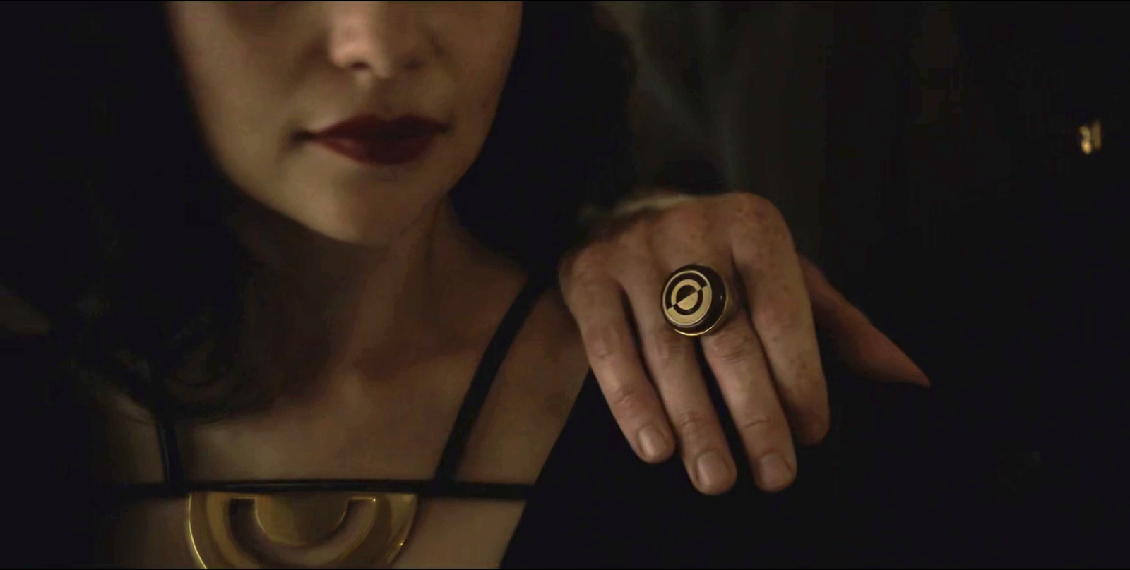 Dryden wears his signet ring as a show of his authority and his dominance over Qi'ra