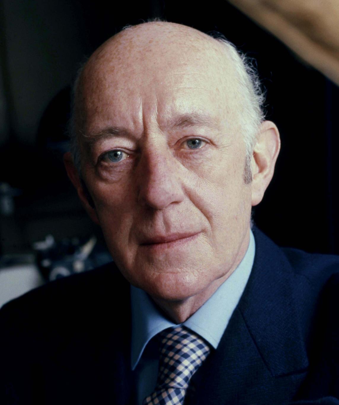 Alec Guinness appearance in Common Appearance