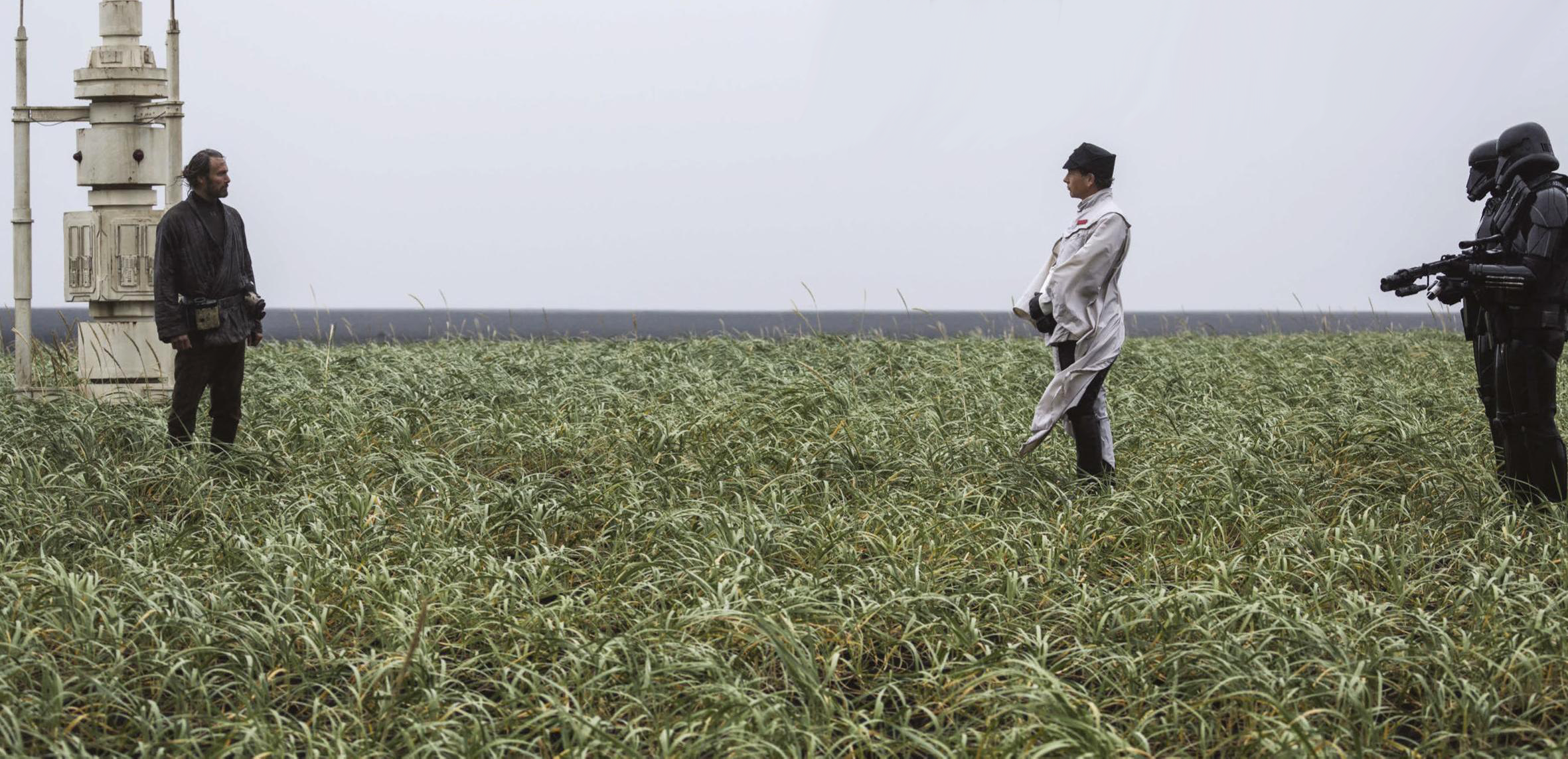 Krennic faces his old friend outside the latter's homestead.