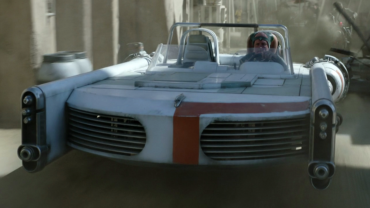 Mok Shaiz's luxury speeder appearance 