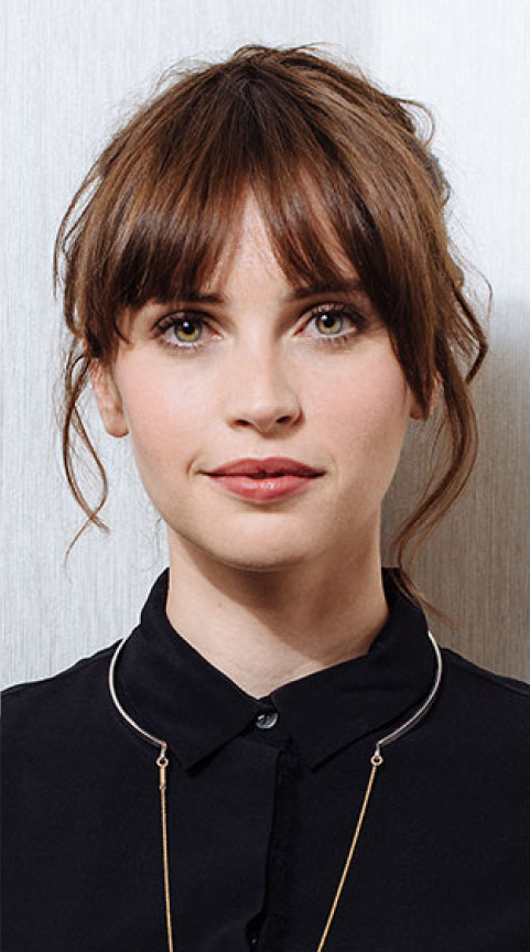 フェリシティ・ジョーンズ直筆サイン入り大型写真…Felicity Jones-