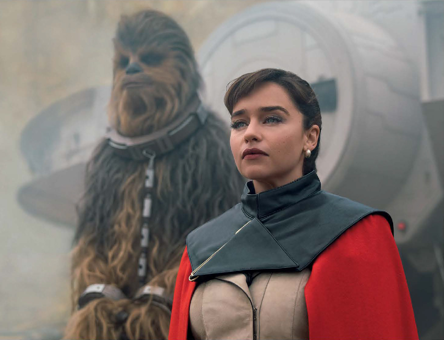 Chewie and Qi'ra approaching Quay Tolsite