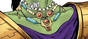 The necklace worn by Xet at the auction for Han Solo