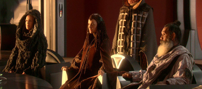 In a deleted scene, Nee Alavar visits Palpatine's office.