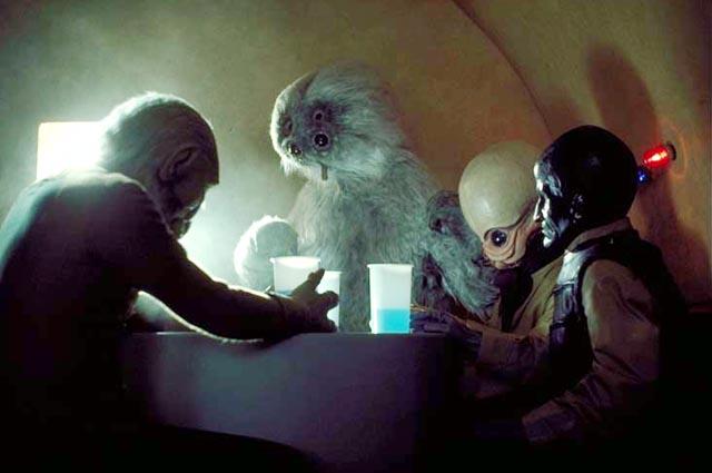 Myo (left) often drank at the cantina at a table with Djas Puhr (right), Lirin Car'n (second from right), Muftak (center), and Kabe (not pictured).