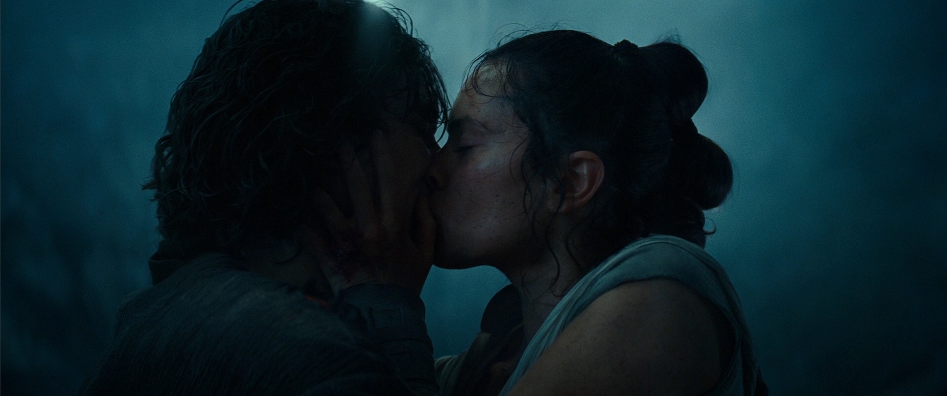 Rey kissed Solo during his final moments, acknowledging their bond as a dyad for the first time.