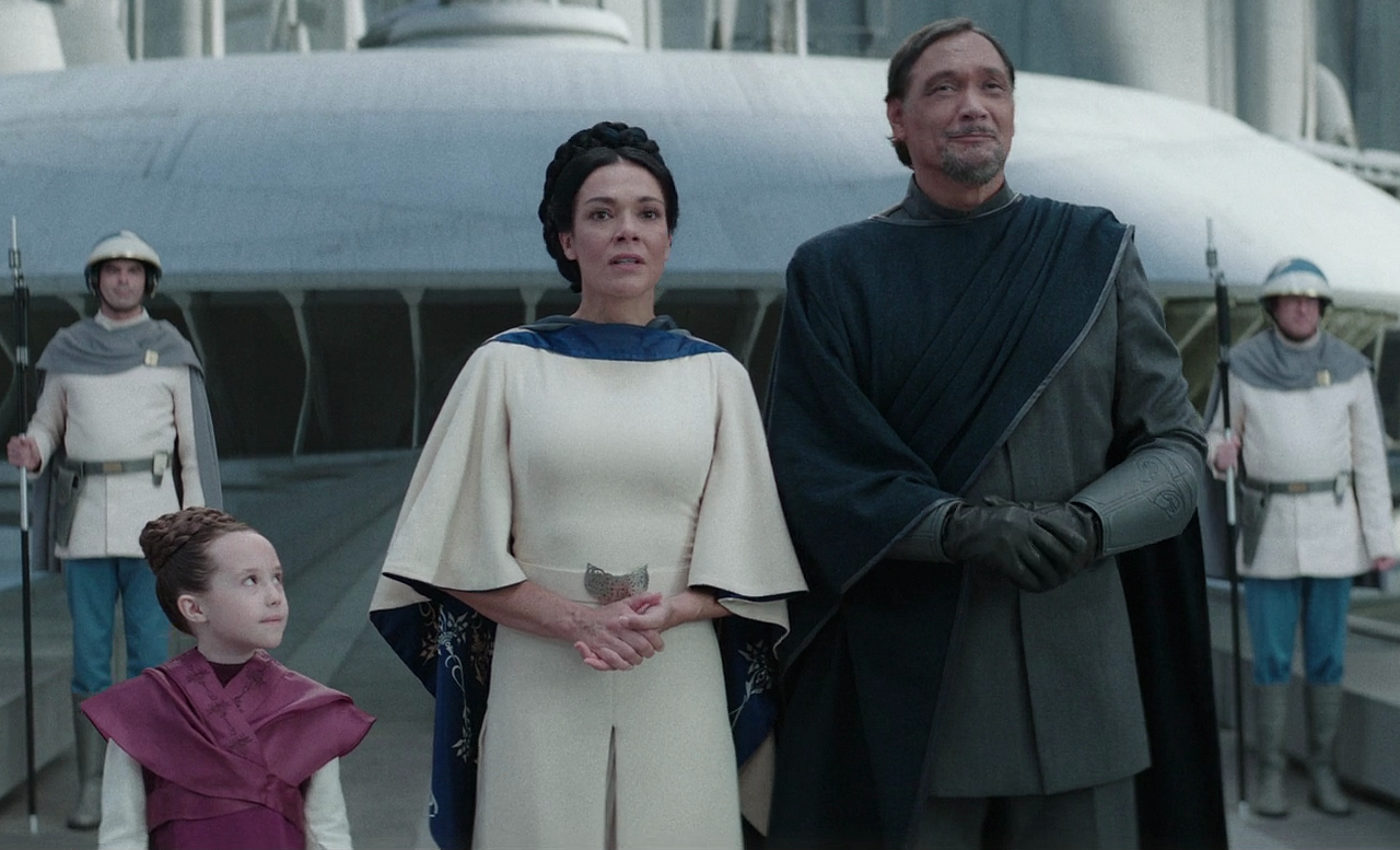 Organa and his family wait for the arrival of his sister-in-law's family at the Aldera spaceport.