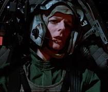 Aウイングの操縦席に座る