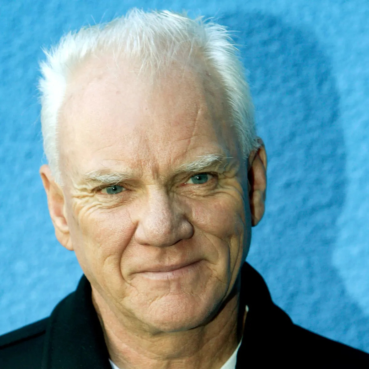 Malcolm McDowell appearance in Common Appearance