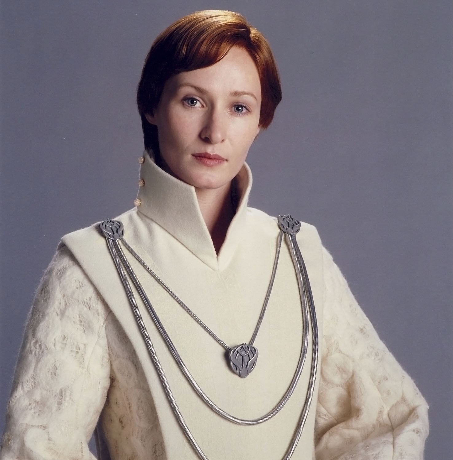 Mon Mothma, during her time as a member of the Galactic Senate, wore an elegant robe of fleuréline weave, a shraa silk mantle, and a hanna pendant, and sported a simple Chandrilan hairstyle.[3]