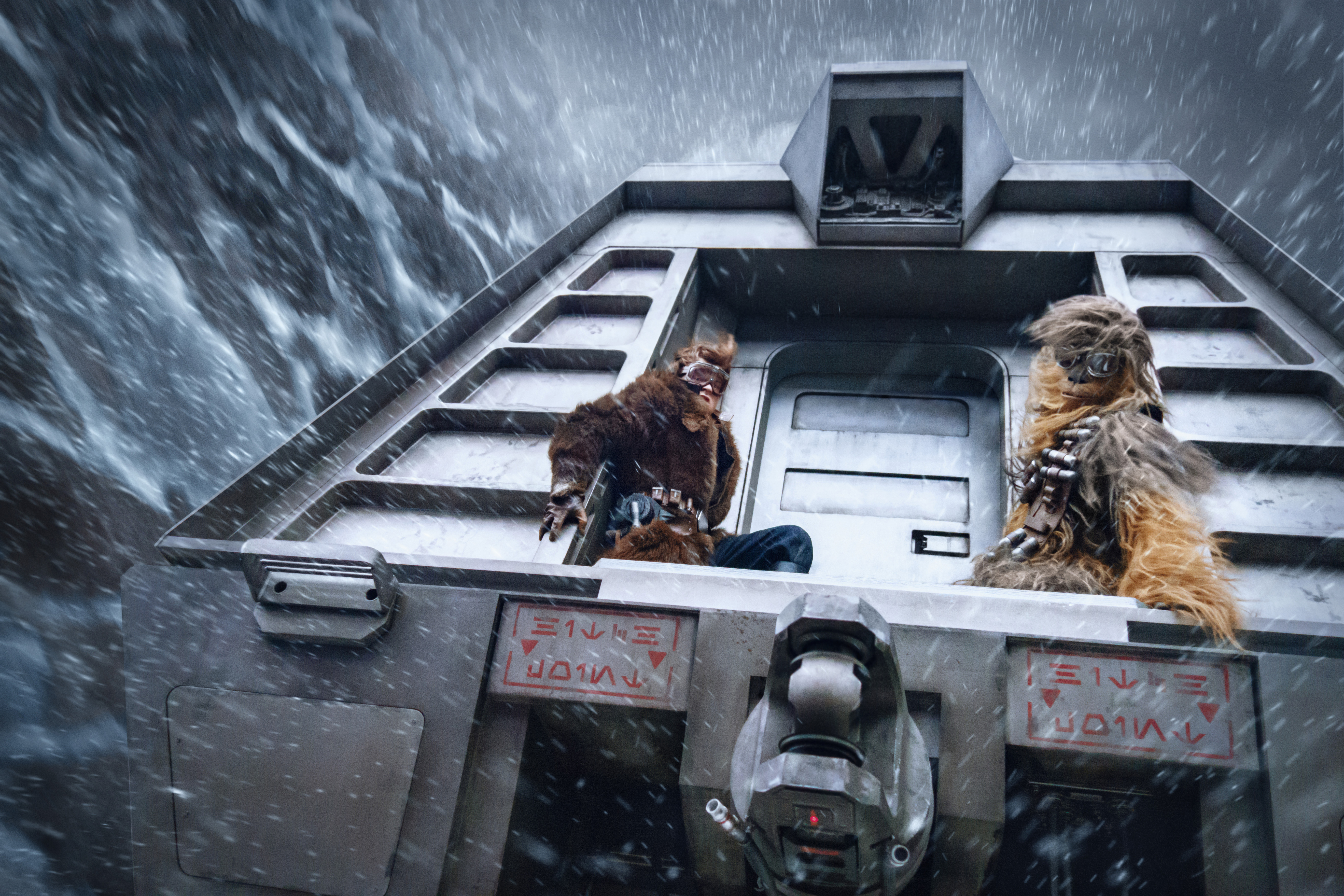 Solo and Chewbacca took part in Beckett's train heist on Vandor.