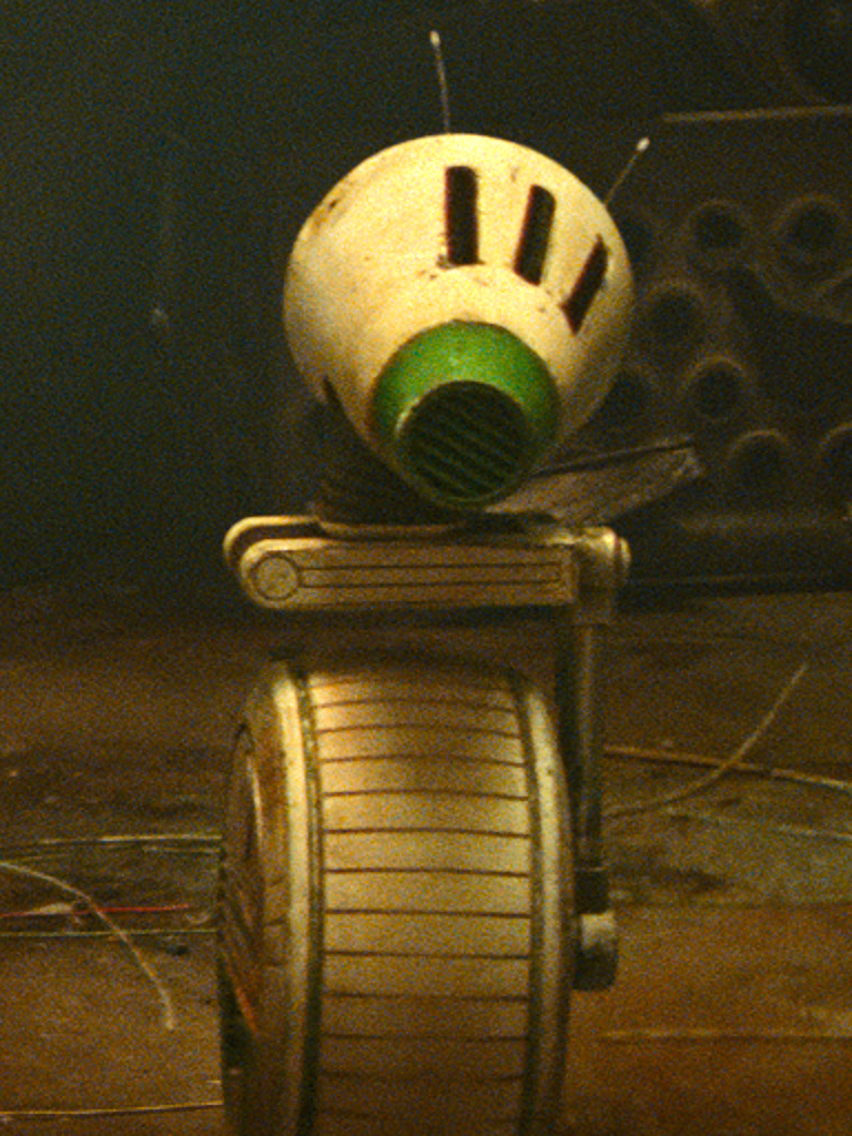 Despite seemingly "losing" Chewbacca, Rey and her team gained a new ally in the form of the droid D-O.