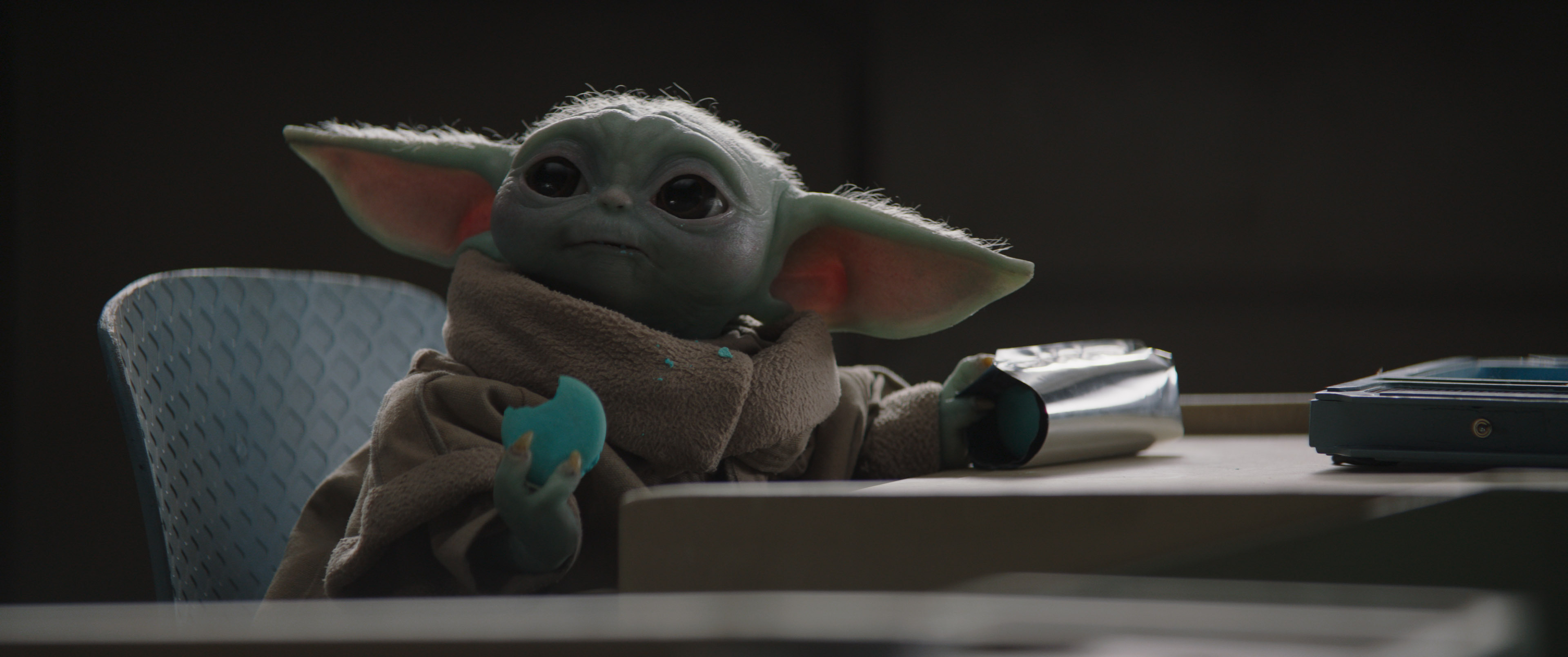 How To Make Baby Yoda's Blue Macarons For A Manda-Glorious Treat