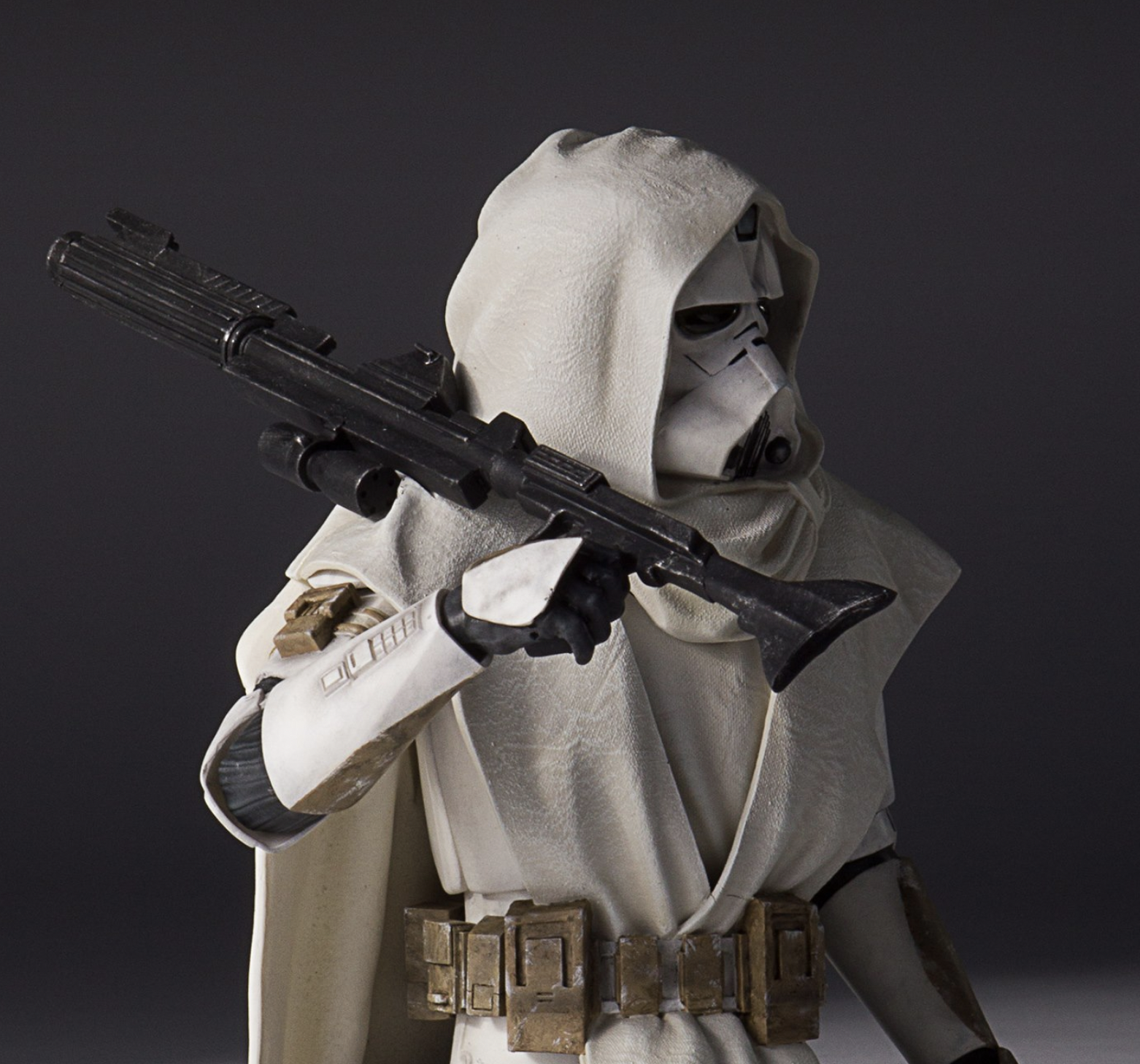 Commander Faie utilized a cloak with his clone armor.