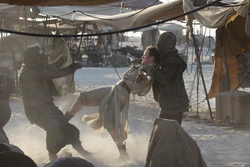 レイと戦うアンカーの手下たち