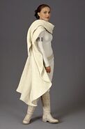 Padmefull2Geo1.jpg (240 KB) White action attire (on Geonosis)