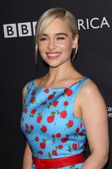 Qi'ra was portrayed by British actress Emilia Clarke