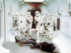 Stormtroopers enteren de Tantive IV