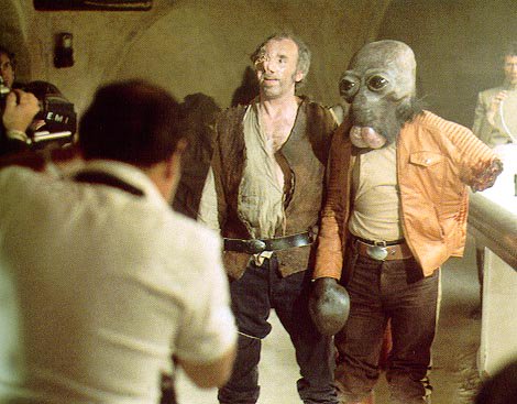 Doctor Evazan and the armless Ponda Baba pose on the cantina set.