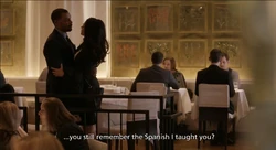 James et Angela se saluent en espagnol