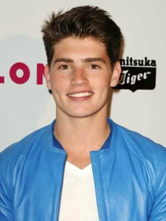 Gregg Sulkin Status Update Wikia Fandom