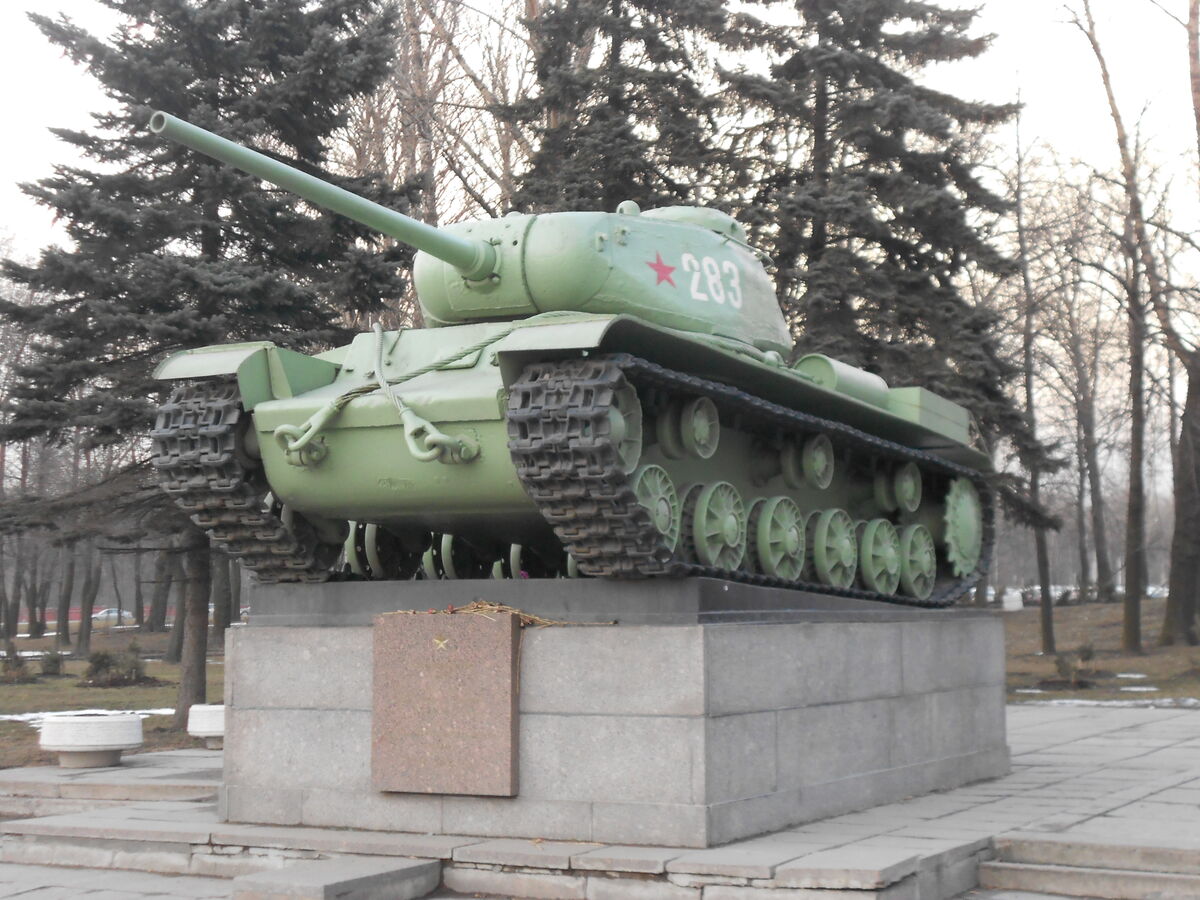 Памятник танк победитель на проспекте Стачек