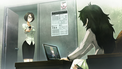 Reyes points a gun at Maho