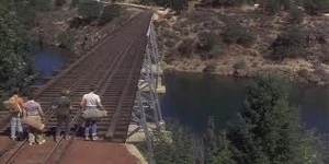 Gordie, Vern, Teddy and Chris reach the train track bridge
