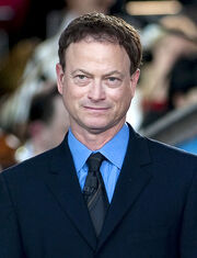 459px-Gary Sinise 2011 (cropped).jpg