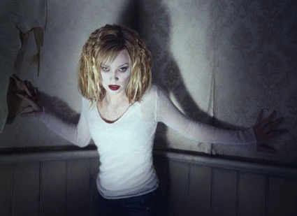 Samantha Mathis as vampiric Susan Norton in a publicity photo.