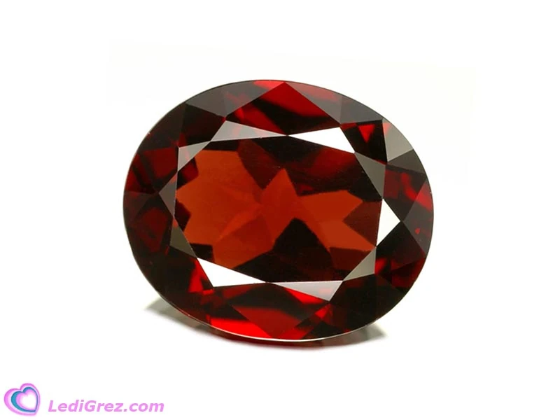 Камень козерог женщины турмалин. Гранат камень серьги. Гранат пироп. Камень гранат для стрельцов. Родолит украшения.