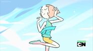 [ANIMATION] [05:07] Pearl's right thumb momentarily disappears when performing the fusion dance.