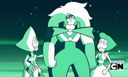 Jasper, Peridot'a emir verirken.