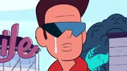 Buck emocionado com as camisetas que Steven criou.