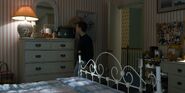 S1E3-El in Nancy's room