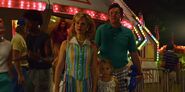 Stranger-Things-season-3-screenshots-Chapter-7-The-Bite-115.jpg (123 KB) Karen, Ted, and Holly watching Joyce and Hopper run off in a hurry.